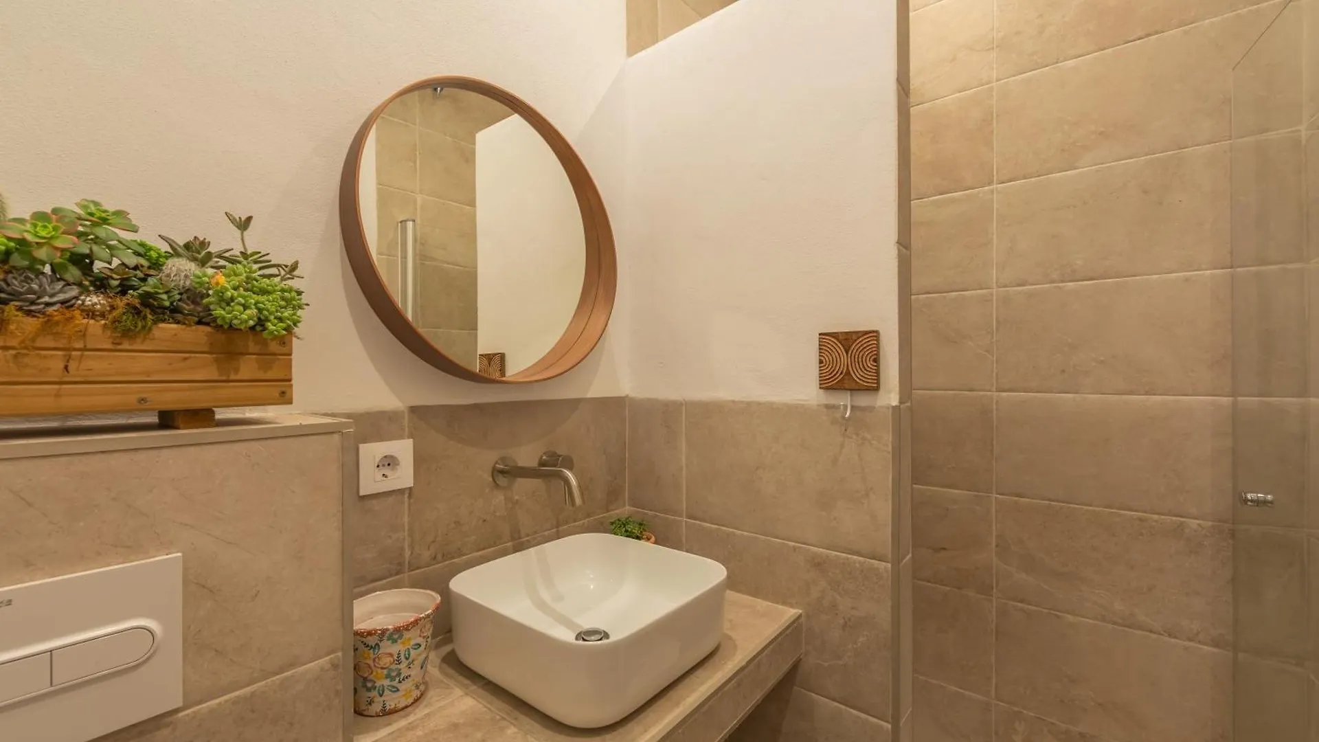 Atico De Aqui No Me Muevo Apartamento Tarifa